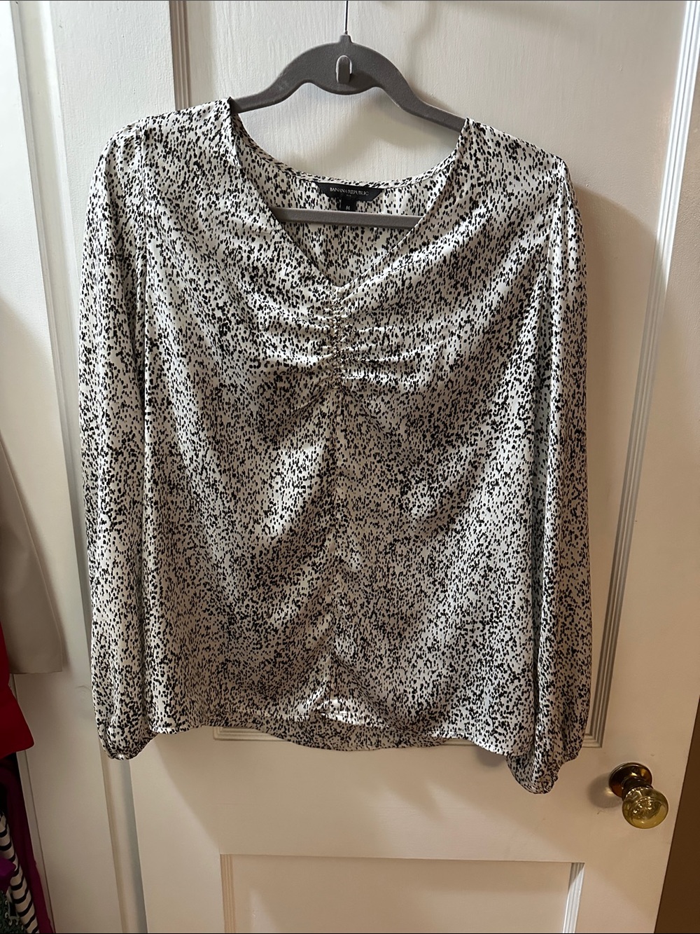 Banana Republic Factory Black & White Speckled Long-Sleeve Blouse with V-Neck